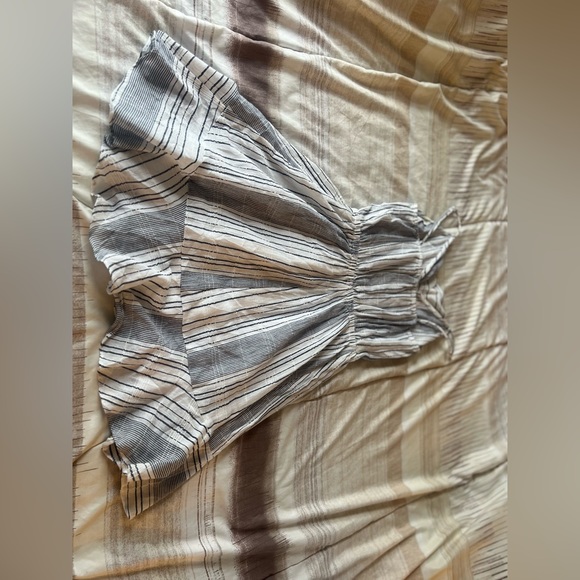 EXPRESS Ruffle Wrap Dress - Picture 3 of 5